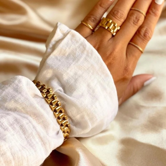 Waterproof watch style bracelet - Picture 2 of 7